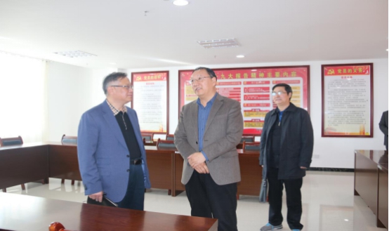 省委常委、省總工會(huì)主席馬吉孝等一行蒞臨青海物產(chǎn)集團(tuán)公司視察，調(diào)研指導(dǎo)道路貨運(yùn)企業(yè)建會(huì)、貨運(yùn)司機(jī)入會(huì)等工作