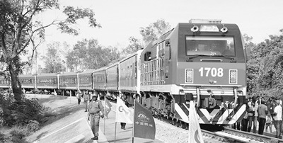 搭中國快車，促非洲發(fā)展